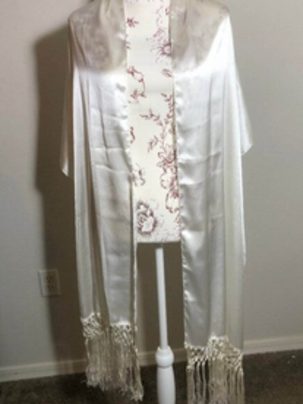 Liz Claiborne Silk Fringe Shawl Ivory Cream Wrap Made in India - Picture 9 of 14